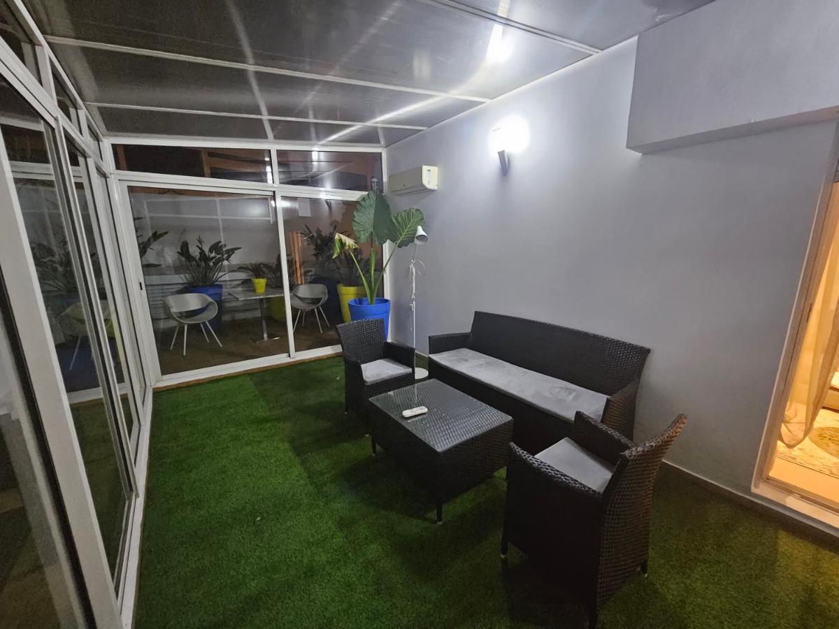 Cozy With Veranda Downtown Appartamento