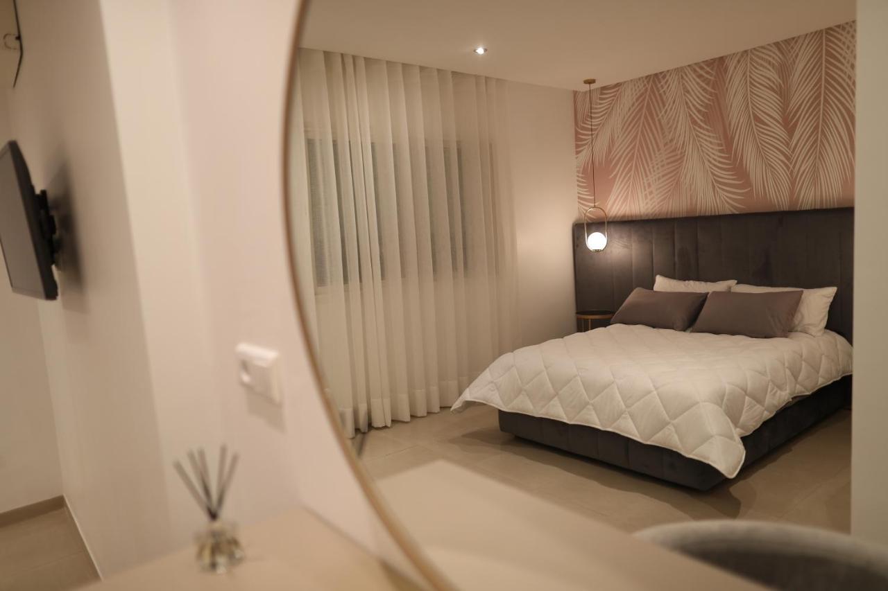 Cozy With Veranda Downtown Apartment *